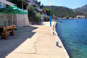 Fotografia z galérie ubytovania Apartments by the sea Zaklopatica, Lastovo - 8393 v destinácii Lastovo