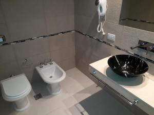 Koupelna v ubytování Hotel Alvarado Suites