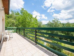 Zdjęcie z galerii obiektu Inviting holiday home in Miremont with garden w mieście Miremont