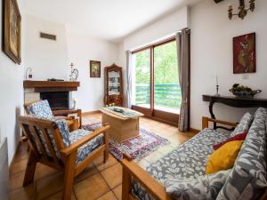 Zdjęcie z galerii obiektu Inviting holiday home in Miremont with garden w mieście Miremont