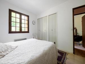 Zdjęcie z galerii obiektu Inviting holiday home in Miremont with garden w mieście Miremont