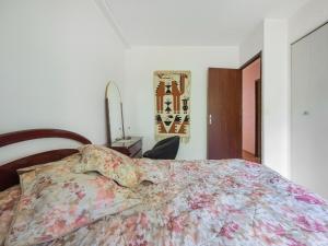 Zdjęcie z galerii obiektu Inviting holiday home in Miremont with garden w mieście Miremont