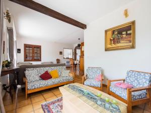 Zdjęcie z galerii obiektu Inviting holiday home in Miremont with garden w mieście Miremont