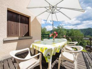 Zdjęcie z galerii obiektu Inviting holiday home in Miremont with garden w mieście Miremont
