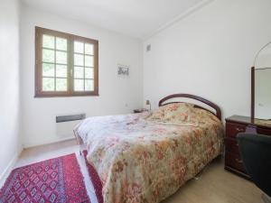 Zdjęcie z galerii obiektu Inviting holiday home in Miremont with garden w mieście Miremont