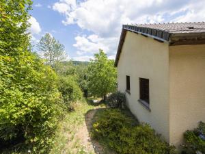 Zdjęcie z galerii obiektu Inviting holiday home in Miremont with garden w mieście Miremont