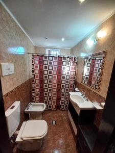 a bathroom with two toilets and a sink and a shower at casa 3 amb a 2 cuadras del mar in Mar Azul +14 photos