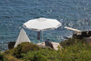 Zdjęcie z galerii obiektu Seaside apartments with a swimming pool Zavalatica, Korcula - 9150 w mieście Zavalatica