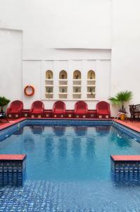 Piscina di Dhow Palace Hotel o nelle vicinanze