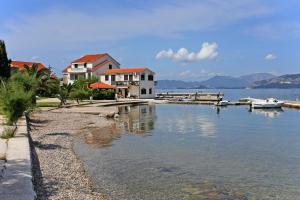 Fotografia z galérie ubytovania Apartments by the sea Sreser, Peljesac - 10227 v destinácii Janjina