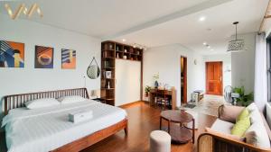 Postel nebo postele na pokoji v ubytování VNAHOMES Serviced Apartment