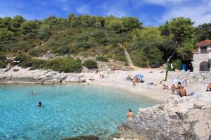 Fotografia z galérie ubytovania Family friendly house with a swimming pool Zavalatica, Korcula - 9476 v destinácii Zavalatica