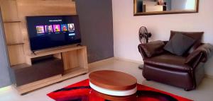TV a/nebo společenská místnost v ubytování Macb Estate - Apartments in Chililabombwe