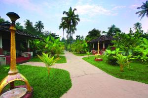 Κήπος έξω από το Cherai Beach Resorts