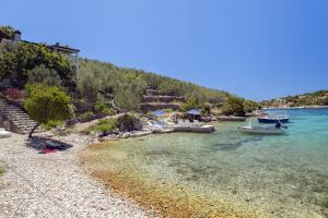 Fotografia z galérie ubytovania Family friendly house with a swimming pool Cove Stratincica, Korcula - 14472 v destinácii Vela Luka