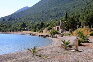 Galeriebild der Unterkunft Family friendly apartments with a swimming pool Trpanj, Peljesac - 15603 in Trpanj