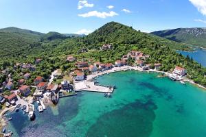 an aerial view of a small island in a body of water at Apartments with a parking space Luka, Peljesac - 16229 in Ston