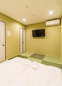 Ένα ή περισσότερα κρεβάτια σε δωμάτιο στο HANASTAY花渓居 · 嵐（ARASHI)