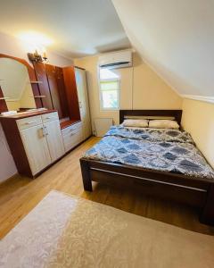 a small bedroom with a bed and a bathroom at Casa de Greta in Svityazʼ