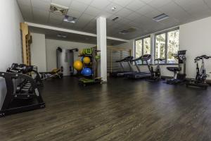 Campione Univela Rooms & Beds - Private Beach健身房和／或健身器材