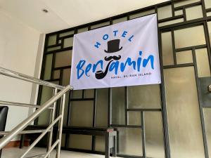 Palkinto, sertifikaatti, kyltti tai muu asiakirja, joka on esillä majoituspaikassa Hotel Benjamin Naval