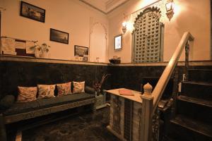 The Lake View Hotel- On Lake Pichola的休息区