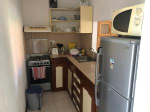 Kuchyň nebo kuchyňský kout v ubytování Dreamland Apartment No3 Azur Beach Complex PEREYBERE