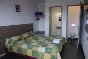 Postel nebo postele na pokoji v ubytování Tour Hôtel