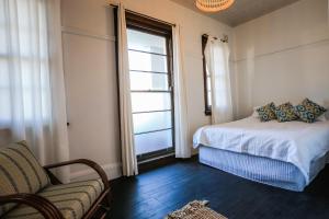 Postel nebo postele na pokoji v ubytování Charing Cross Hotel