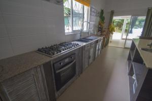 Kuchyň nebo kuchyňský kout v ubytování Le Comfort (self catering)