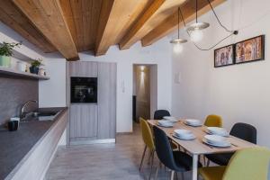 A kitchen or kitchenette at Five Stars Sicily by Ortigia Apartments