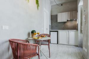 A kitchen or kitchenette at Five Stars Sicily by Ortigia Apartments