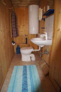 Um banheiro em Ferienhütten Brandtner