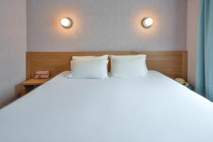 Postel nebo postele na pokoji v ubytování Sure Hotel by Best Western Centre Beaune
