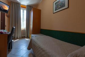 a hotel room with a bed and a window at Hotel La Quercia in Mozzo