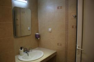 Koupelna v ubytování Kralev Dvor Hotel + 37 fotografií