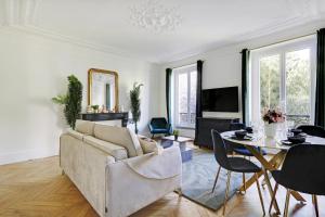 Televízia a/alebo spoločenská miestnosť v ubytovaní Charming apartment - 1BR-4P - Parc Monceau