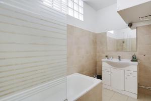 Kúpeľňa v ubytovaní Charming apartment - 1BR-4P - Parc Monceau