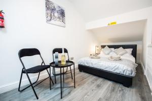 Postel nebo postele na pokoji v ubytování Five Seasons Liverpool City - Modern Studios near Anfield + 44 fotografií