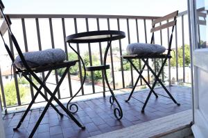A balcony or terrace at La casa di Valentino - grazioso ed ampio bilocale