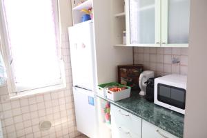 A kitchen or kitchenette at La casa di Valentino - grazioso ed ampio bilocale