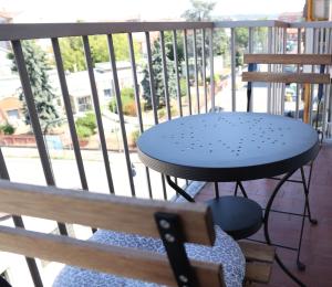 A balcony or terrace at La casa di Valentino - grazioso ed ampio bilocale