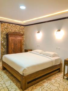 Ένα ή περισσότερα κρεβάτια σε δωμάτιο στο Edge Resort, Yogyakarta