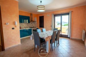 a kitchen and dining room with a table and chairs at La casa in Terralba