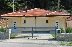 The building in which the holiday home is located