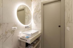 ELICAL Exclusive Private Suites的一间浴室
