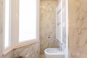ELICAL Exclusive Private Suites的一间浴室