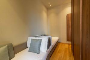ELICAL Exclusive Private Suites客房内的一张或多张床位