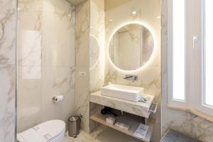 ELICAL Exclusive Private Suites的一间浴室