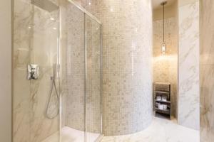 ELICAL Exclusive Private Suites的一间浴室